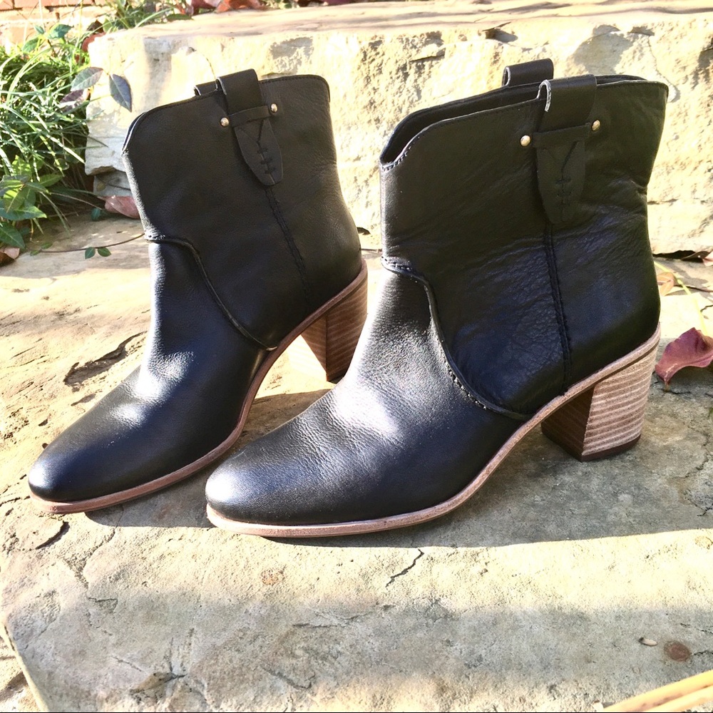 Bass Sophia Leather Upper Black Heeled Ankle boots, Size 7